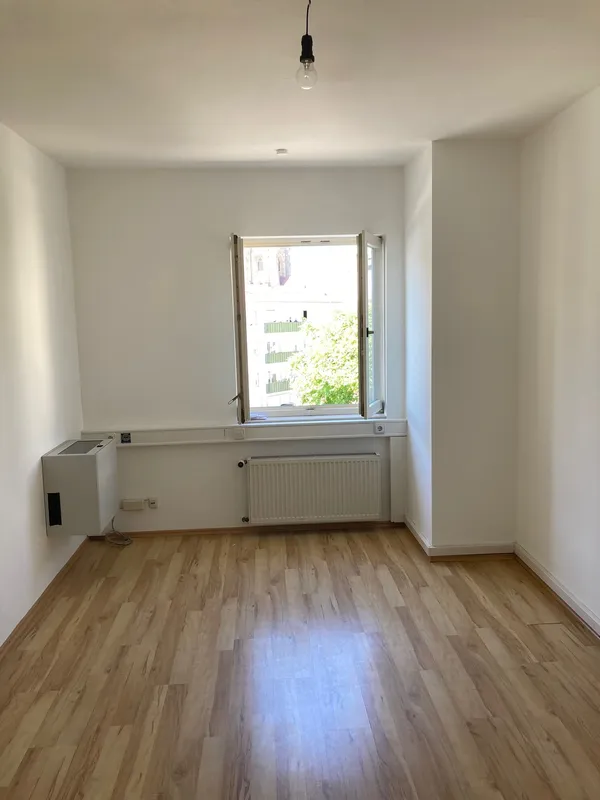 Raum mit Durchgang